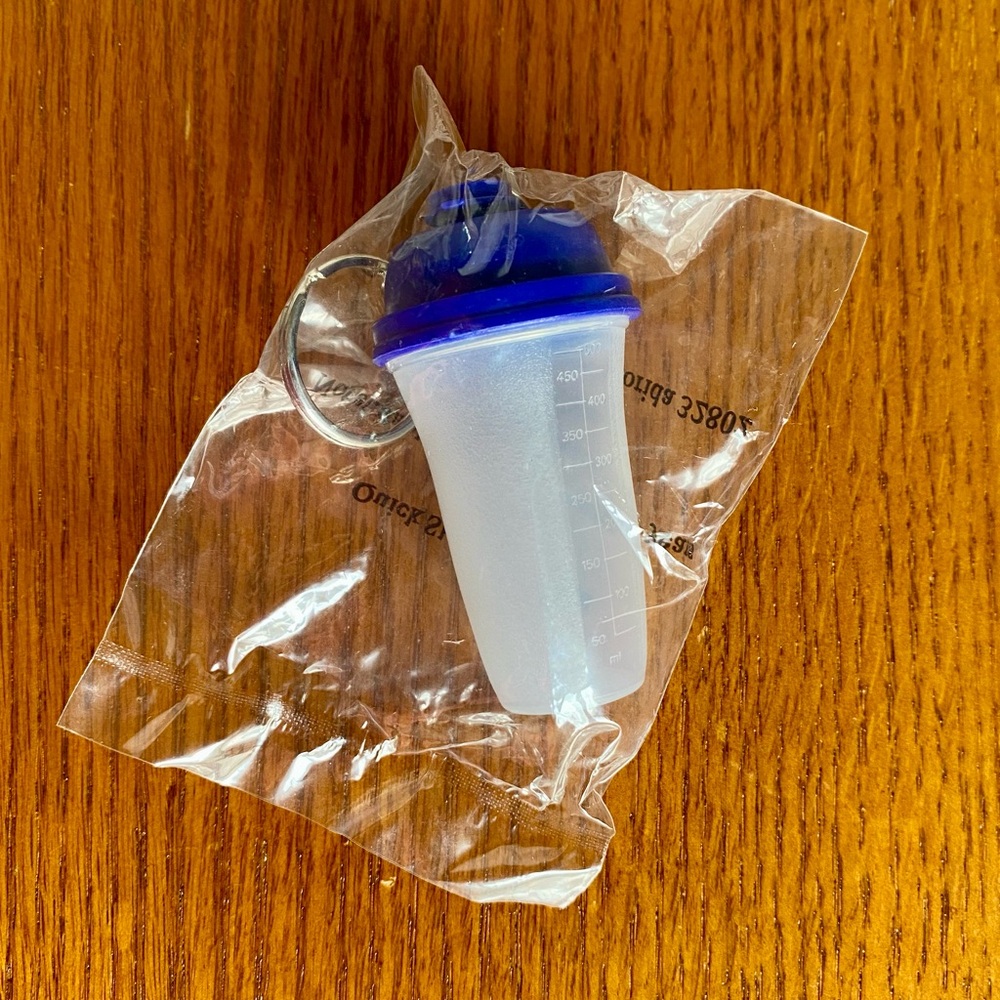 Tupperware Shaker Keychain - Picture 2 of 6
